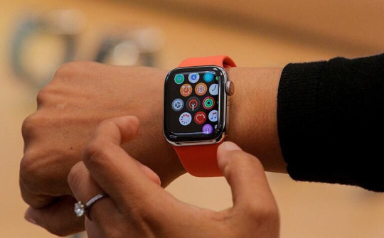 Apple Watch Series 7 giảm giá bán còn 349 USD