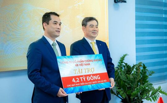 Chứng khoán KB Việt Nam tài trợ cho Quỹ Học bổng ĐH Quốc gia Hà Nội