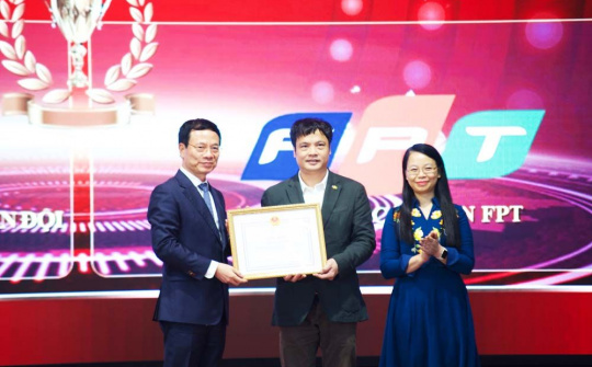 Tăng trưởng xuất sắc tại thị trường nước ngoài, FPT nhận bằng khen của Bộ TT&TT