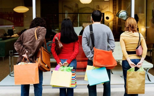 Người tiêu dùng "thắt chặt" chi tiêu hậu Covid-19