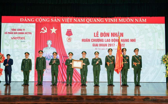 Viettel Post đón nhận Huân chương Lao động Hạng Nhì