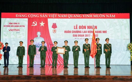 Viettel Post đón nhận Huân chương Lao động Hạng Nhì