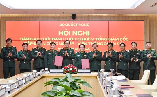 Đại tá Tào Đức Thắng nhận bàn giao Chức danh Chủ tịch kiêm Tổng Giám đốc Viettel