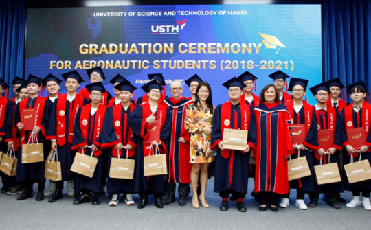 Những học viên đầu tiên tốt nghiệp khoa hàng không tại Đại học Khoa học và Công nghệ Hà Nội