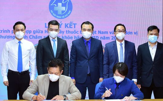 Local phối hợp cùng Hội Thầy thuốc trẻ Việt Nam tư vấn chăm sóc sức khỏe người dân hậu COVID