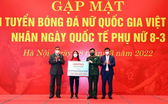 Tập đoàn Viettel tặng phần quà trị giá 1 tỷ đồng cho Đội tuyển Bóng đá nữ Việt Nam