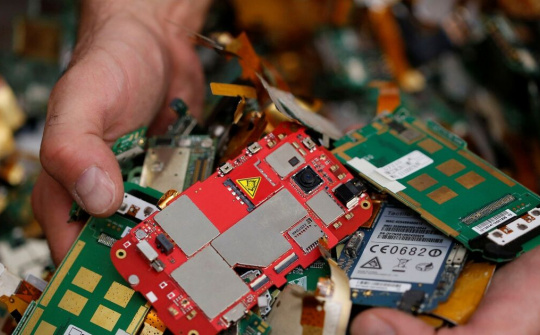 Tái chế iPhone thu về nhiều vàng hơn khai thác quặng