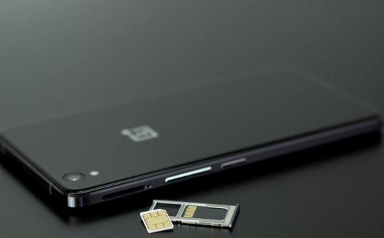 Android 13 sẽ khai tử khay chứa thẻ SIM truyền thống