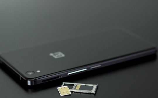 Android 13 sẽ khai tử khay chứa thẻ SIM truyền thống