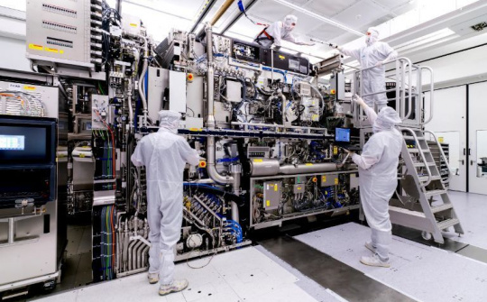 Các công ty bán dẫn thiếu thiết bị sản xuất chip