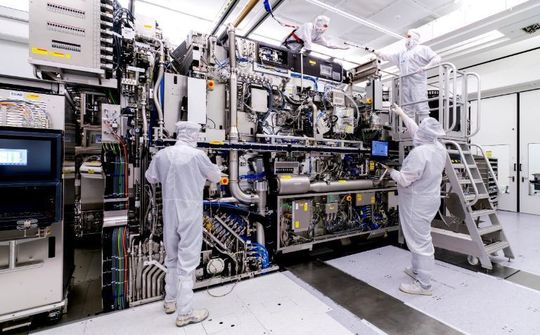Các công ty bán dẫn thiếu thiết bị sản xuất chip