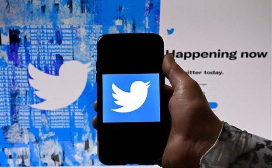 Tỷ phú Elon Musk tạm hoãn thỏa thuận mua lại Twitter