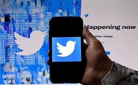 Tỷ phú Elon Musk tạm hoãn thỏa thuận mua lại Twitter