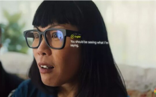 Phát triển kính mắt thông minh có thể phiên dịch mọi ngôn ngữ