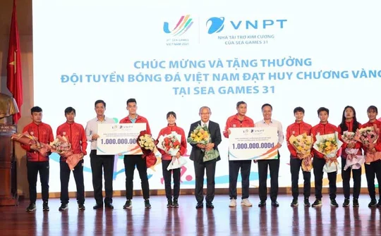 Tập đoàn VNPT tặng 2 tỷ đồng cho đội tuyển U23 và đội tuyển bóng đá nữ Việt Nam