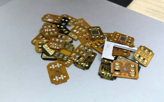 SIM ghép 'mất thiêng', người chơi iPhone lock lại xôn xao