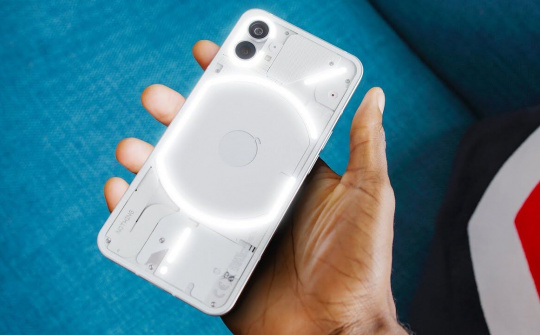 [Video] Nothing Phone 1 với thiết kế mặt lưng cực chất cùng đèn LED