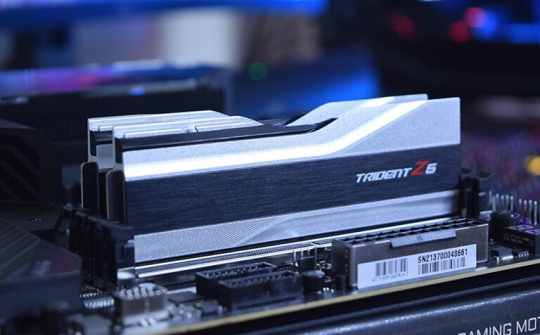 Giá bộ nhớ RAM DDR5 đang giảm