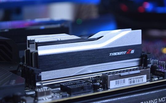 Giá bộ nhớ RAM DDR5 đang giảm