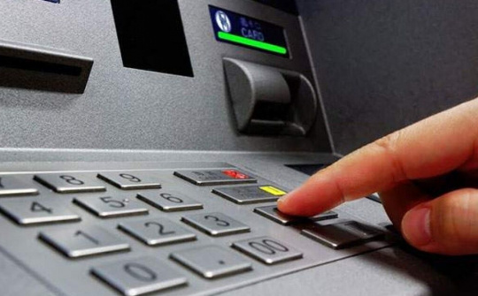 Vietcombank thí điểm rút tiền bằng CCCD gắn chip tại Hà Nội