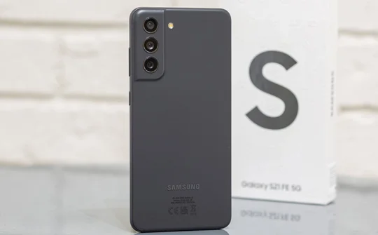 Samsung Galaxy S21 FE 5G giảm giá 5 triệu đồng tại Việt Nam