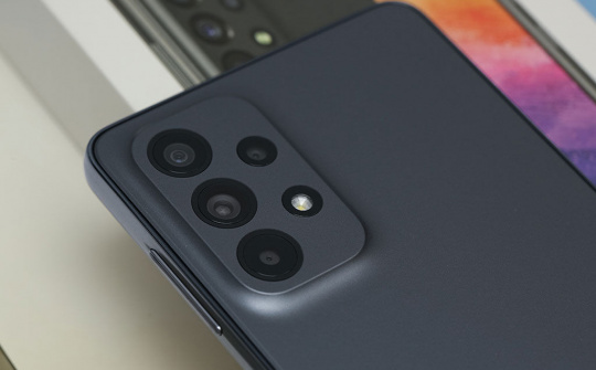 Galaxy A73 5G giảm giá gần 2 triệu đồng tại Việt Nam