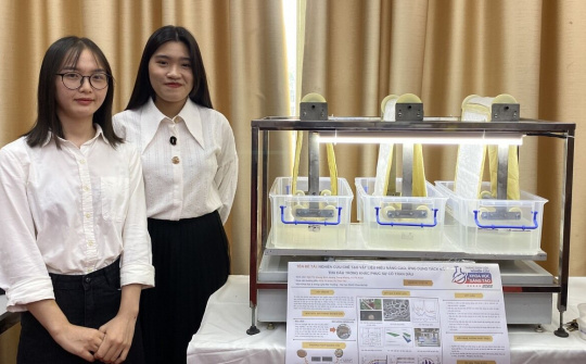 Sinh viên chế tạo vật liệu thu hồi dầu tràn từ vỏ sầu riêng