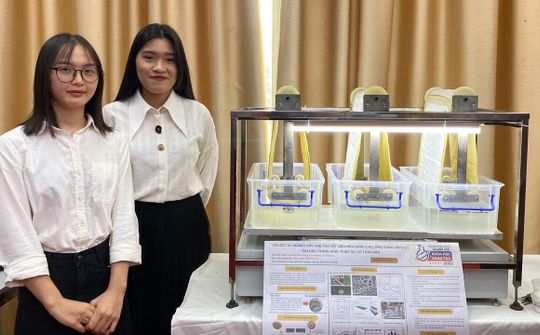 Sinh viên chế tạo vật liệu thu hồi dầu tràn từ vỏ sầu riêng