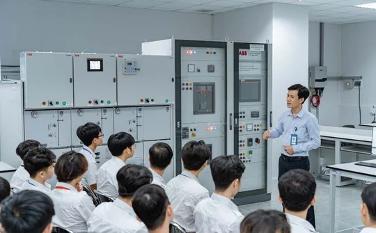Hợp tác với ABB, ĐH Công nghiệp TP.HCM đầu tư phòng thí nghiệm trọng điểm Smart Grids