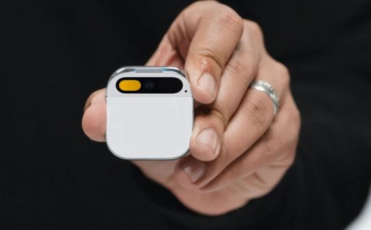 Humane giới thiệu AI Pin có thể khiến smartphone trở nên lỗi thời