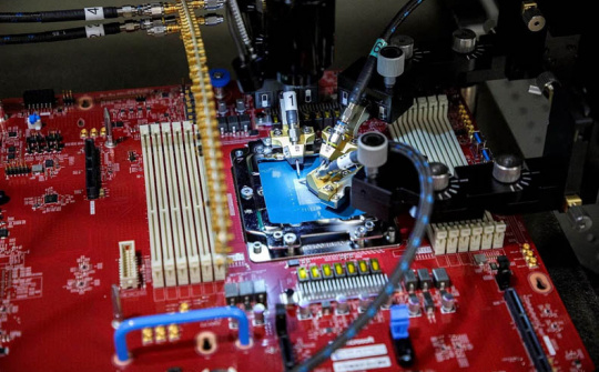 Microsoft ra mắt bộ đôi chip AI tuỳ chỉnh độc quyền