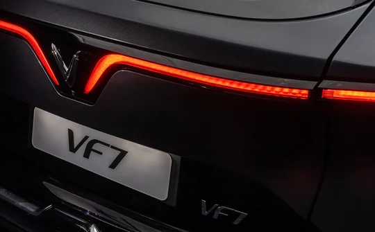 Xe điện VinFast VF 7 chốt giá từ 850 triệu đồng