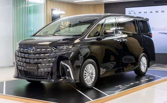 Toyota Alphard 2024 có mặt tại Việt Nam, giá 4,37 tỉ đồng