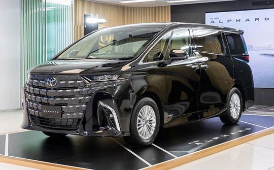 Toyota Alphard 2024 có mặt tại Việt Nam, giá 4,37 tỉ đồng