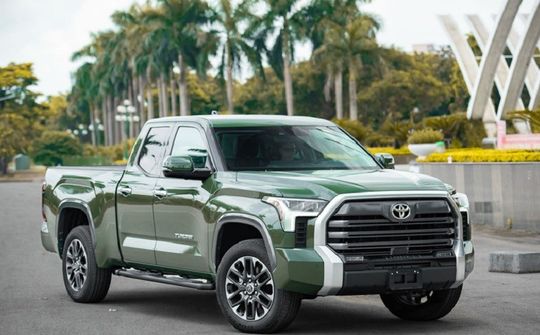 Siêu bán tải Toyota Tundra Limited 2022 về Việt Nam với giá hơn 5 tỷ đồng