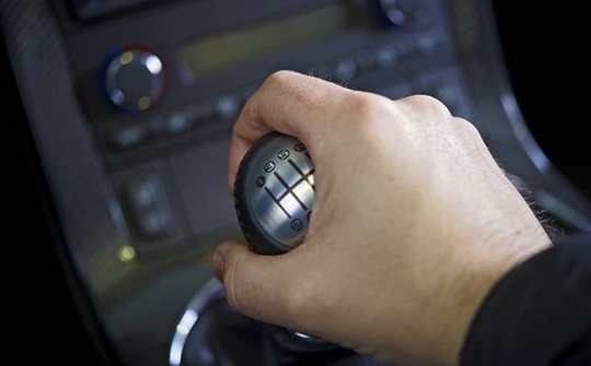 Doanh số ô tô trang bị hộp số sàn ngày càng sụt giảm