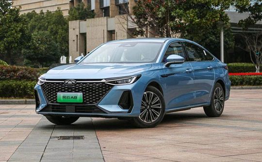 Chery Fengyun A8 PHEV ra mắt tại Trung Quốc, giá từ 423 triệu đồng