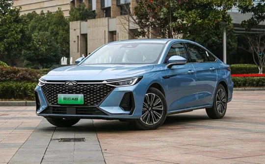 Chery Fengyun A8 PHEV ra mắt tại Trung Quốc, giá từ 423 triệu đồng