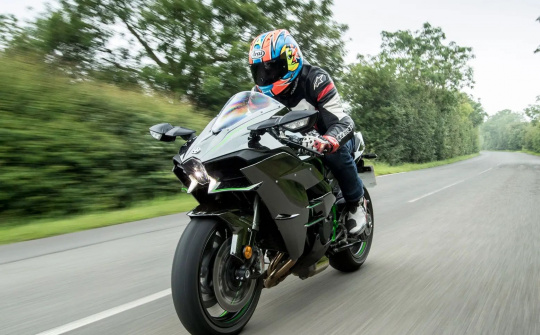 Triệu hồi loạt xe Kawasaki H2 và Z1000 tại Việt Nam