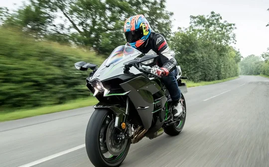 Triệu hồi loạt xe Kawasaki H2 và Z1000 tại Việt Nam