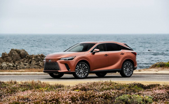 Lexus RX 2023 ra mắt Việt Nam, giá cao nhất 4,9 tỷ đồng