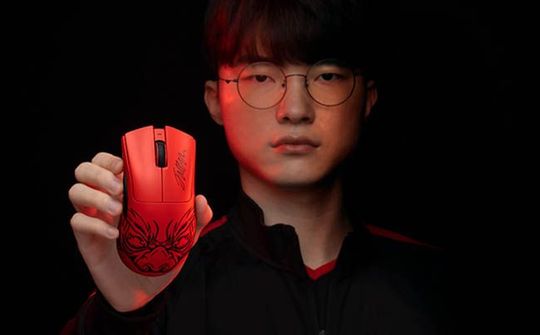 Razer trình làng mẫu chuột DeathAdder V3 Pro Faker dành cho game thủ