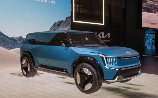 Xe SUV thuần điện Kia EV9 lộ diện, chuẩn bị ra mắt