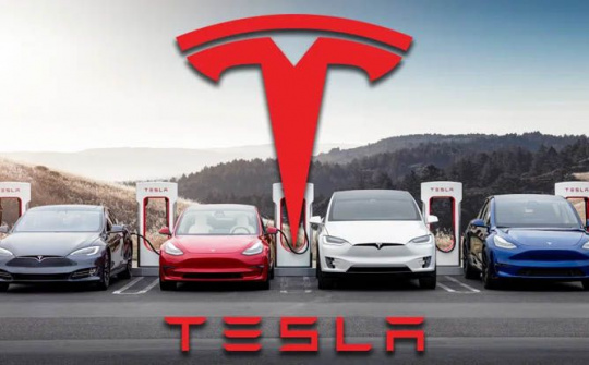 Tesla vướng vào hai vụ kiện tập thể về chống độc quyền