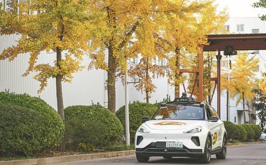 Trung Quốc: Bắc Kinh "bật đèn xanh" cho dịch vụ xe tự hành hoàn toàn