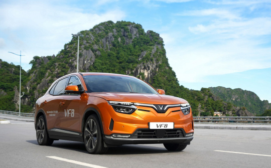 Hãng taxi điện của tỷ phú Phạm Nhật Vượng đầu tư vào ứng dụng gọi xe Be