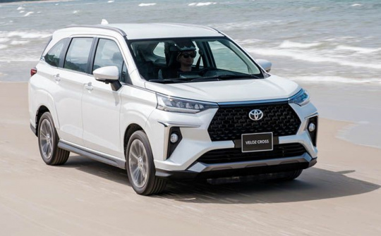 Toyota Veloz vẫn khó 'lật đổ' Mitsubishi Xpander
