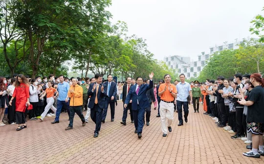 Thủ tướng Chính phủ Phạm Minh Chính thăm Đại học FPT và Công ty Phần mềm FPT