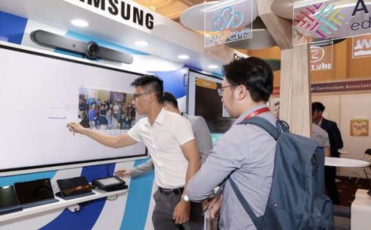 Samsung giới thiệu các màn hình tương tác và thiết bị hỗ trợ giáo dục
