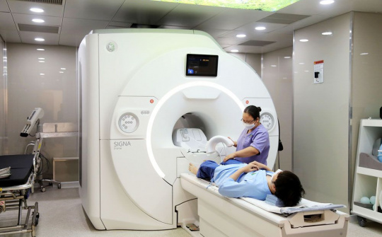 Thiết bị chụp cộng hưởng từ ứng dụng công nghệ AI đến Việt Nam
